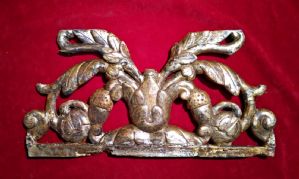 Fregio in legno intagliato e dorato a mecca motivi vegetali ghiande per decorazione parete XVIII° sec. cm.44 x 23